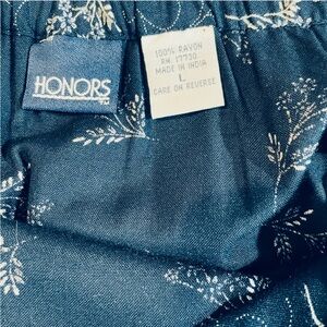 HONORS Women's Large A-Line Floral Skirt in Navy GUC